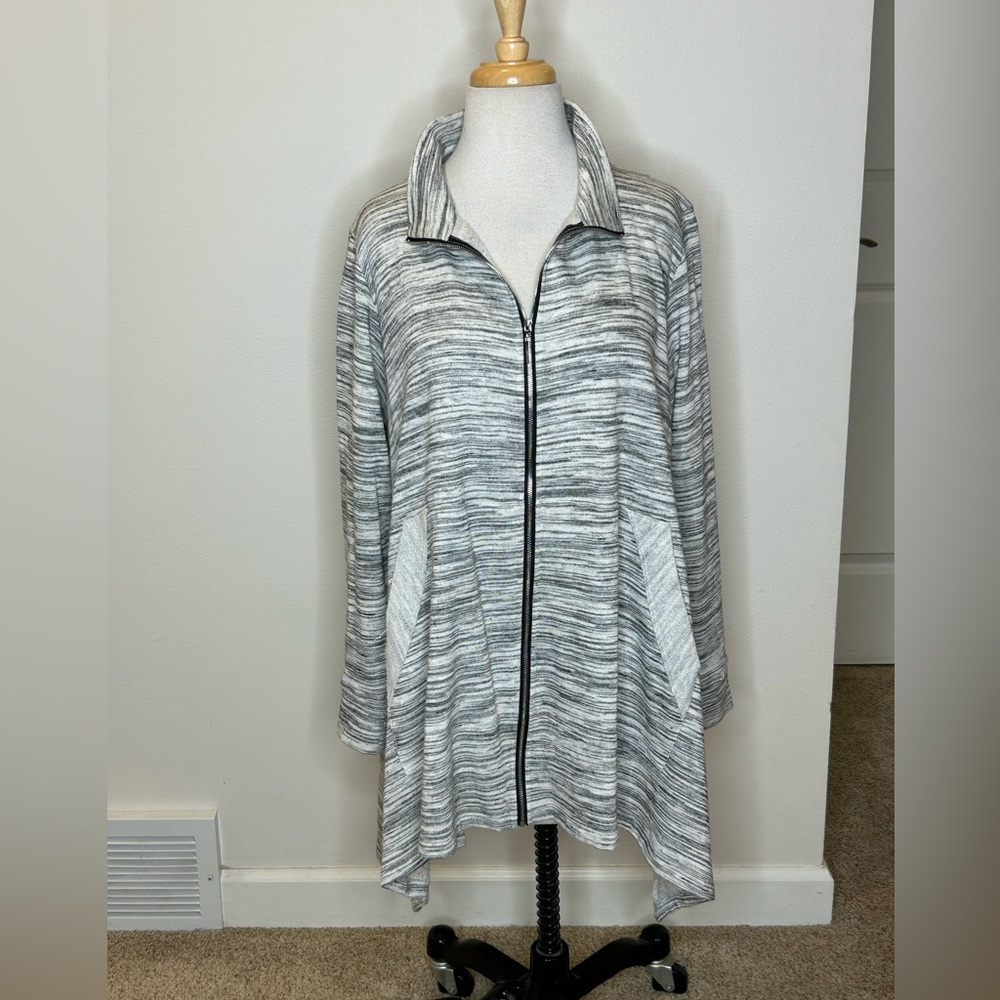 Comfy USA Gray Striped Zip-Up Cardigan Size M Gray Asymmetrical Hem